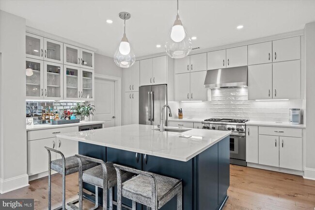 Building Photo - 600 Second St