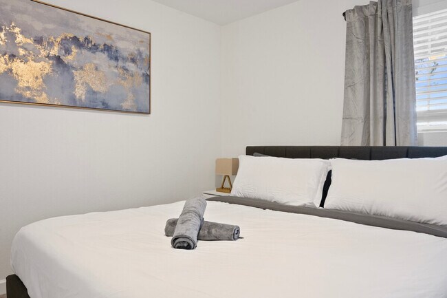 Building Photo - 3101 N 40th Dr