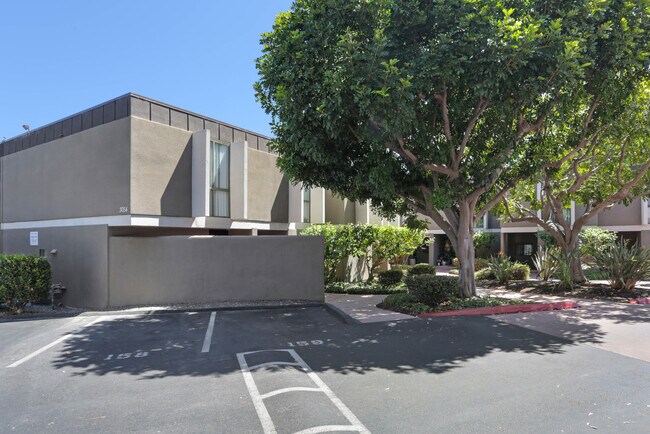 Building Photo - 3054 Rue D’Orleans