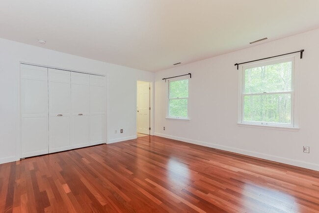 Building Photo - Private 3-Bedroom Home on 5 Acres with Mod...