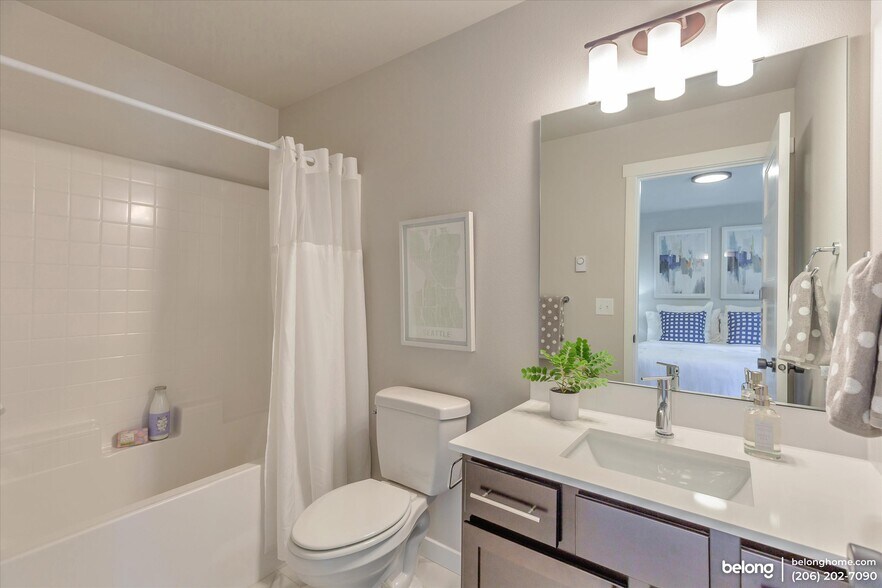 Building Photo - 13717 Admiralty Way