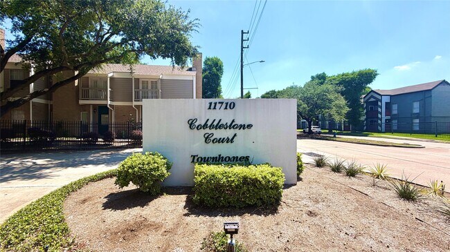 Building Photo - 11710 Southlake Dr