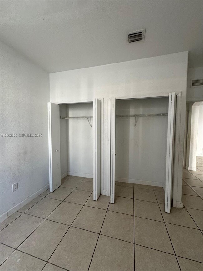 Building Photo - 1652 SE 28th St