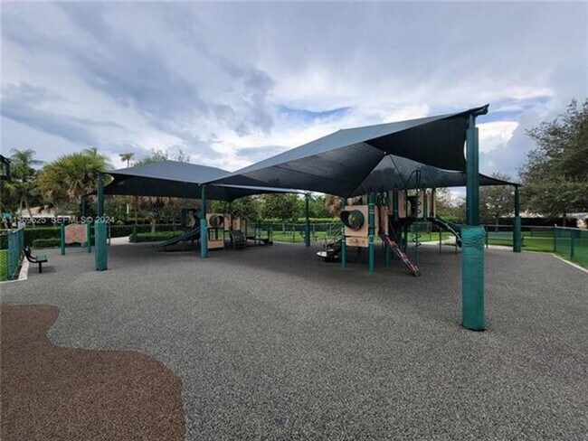 Building Photo - 928 Falling Water Rd