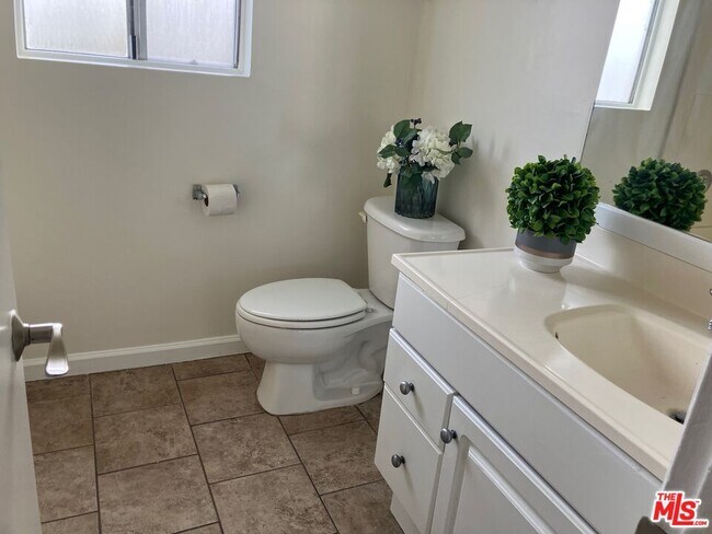 Building Photo - 20258 Cohasset St