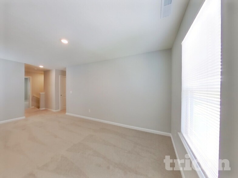 Building Photo - 9137 Hemingway Dr