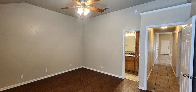 Building Photo - 3 Bedroom 2 bath Duplex South Killeen VIEWABLE SOON