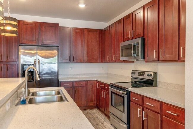 Building Photo - Stunning 3-bedroom and 2.5 Bath - Located ...