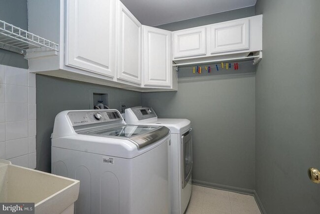 Building Photo - 234 Lookout Pl