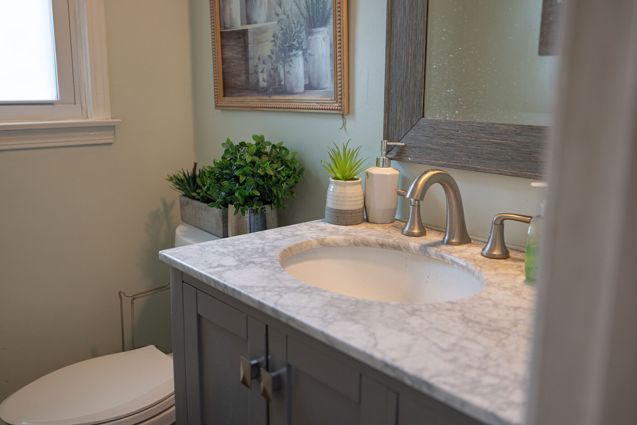 Building Photo - 537 Vine Ln