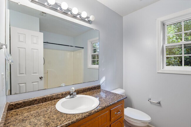 Building Photo - 2627 Elkmont Dr