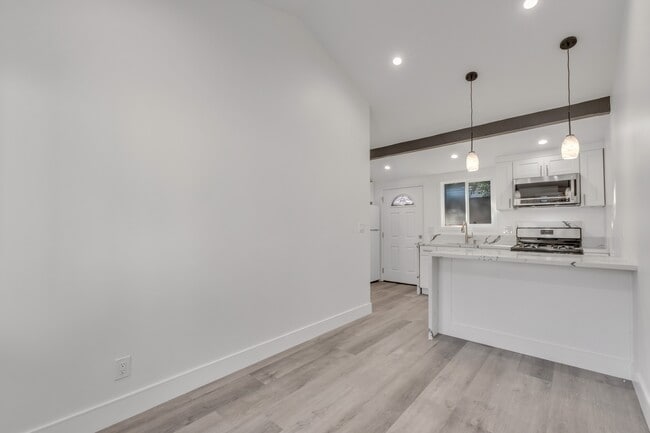 Building Photo - 14753 Hartland St