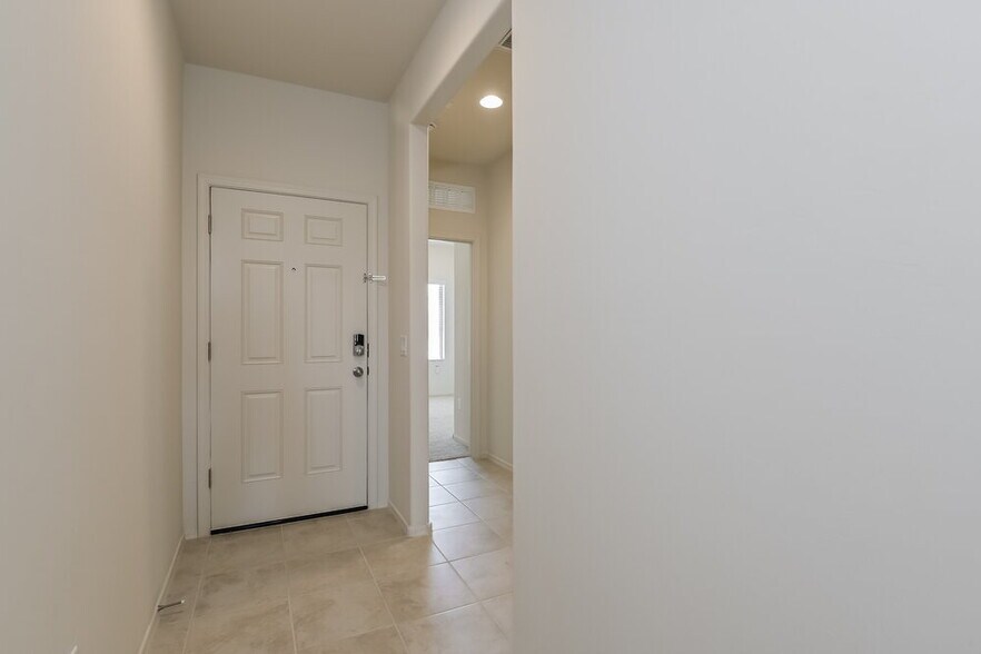 Building Photo - 836 W Calle Falerno