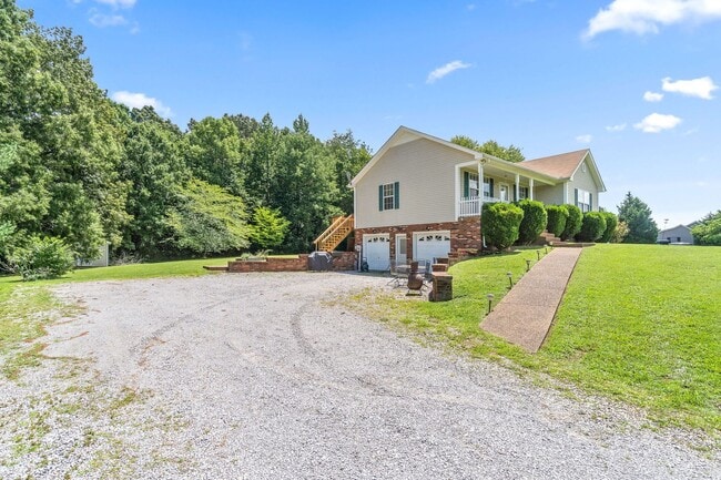 Building Photo - Adorable Home in Pleasant View- COMING SOON!