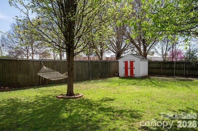 Building Photo - 307 E Peterson Dr