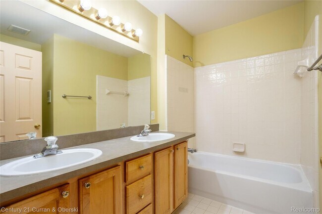 Building Photo - 42104 Echo Forest Dr