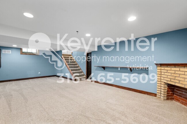 Building Photo - 1728 E McKnight Dr