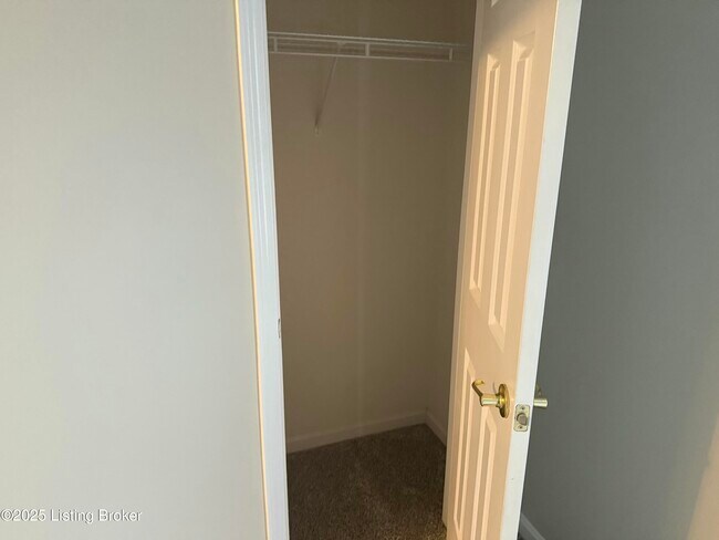 Building Photo - 9500 Bayberry Green Ln