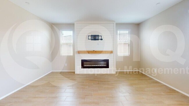 Building Photo - 10587 W Chadwick Dr
