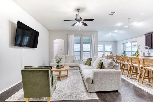 Building Photo - 2846 Hudson Dr