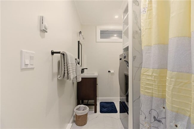 Building Photo - 98 Kay St