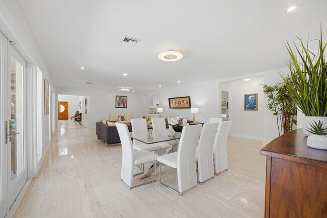 Building Photo - 2519 Barcelona Dr