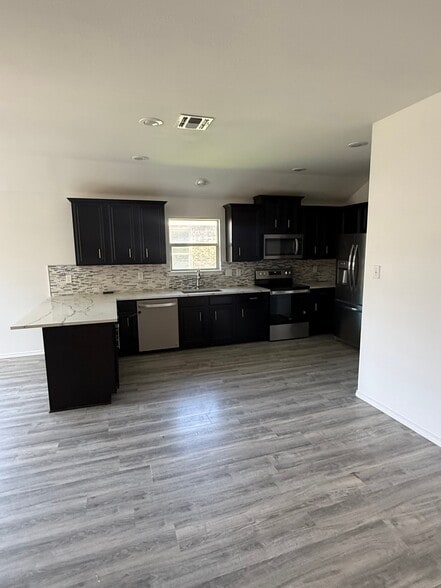 Building Photo - 2815 Briarbrook Dr