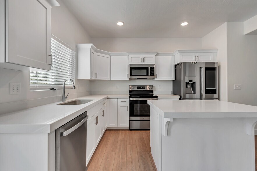 Building Photo - 1593 N 1870 E