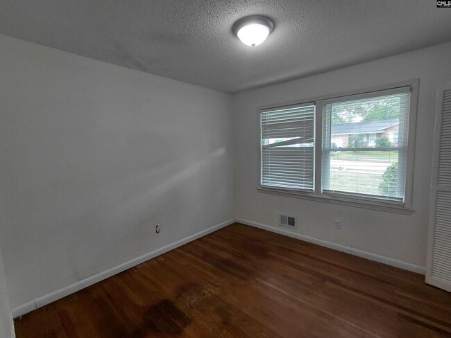Building Photo - 224 Hickory Ridge Dr