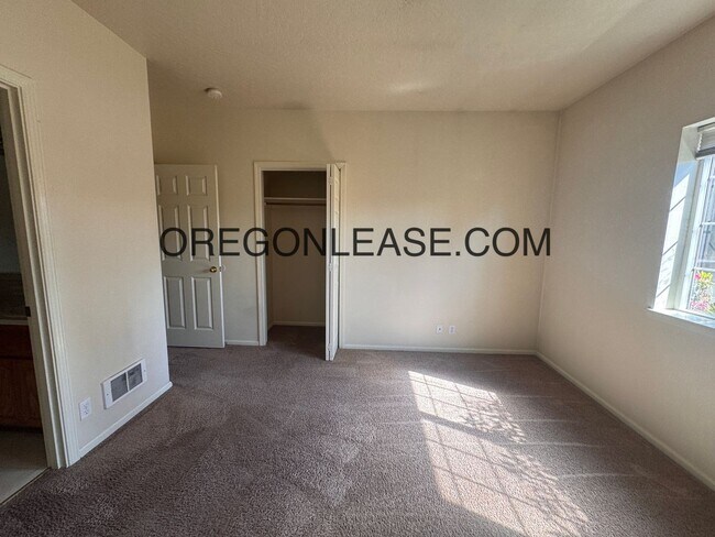 Building Photo - 3386/3390 Arrowhead st