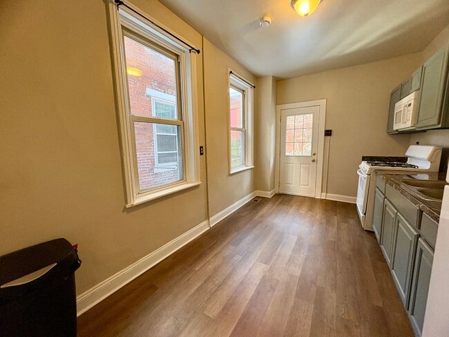 Building Photo - 3 Bedroom 1 Bathroom in Harrisburg!