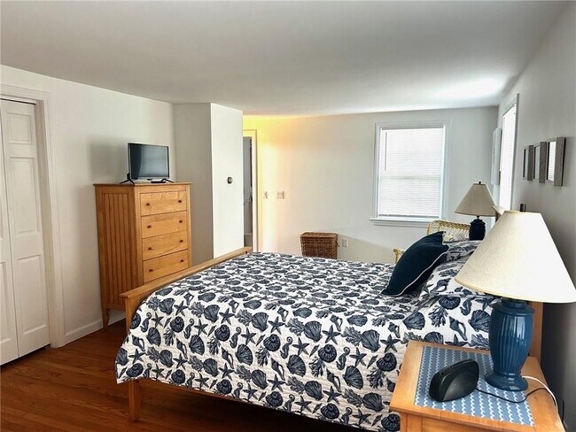 Building Photo - 123 Border Ave