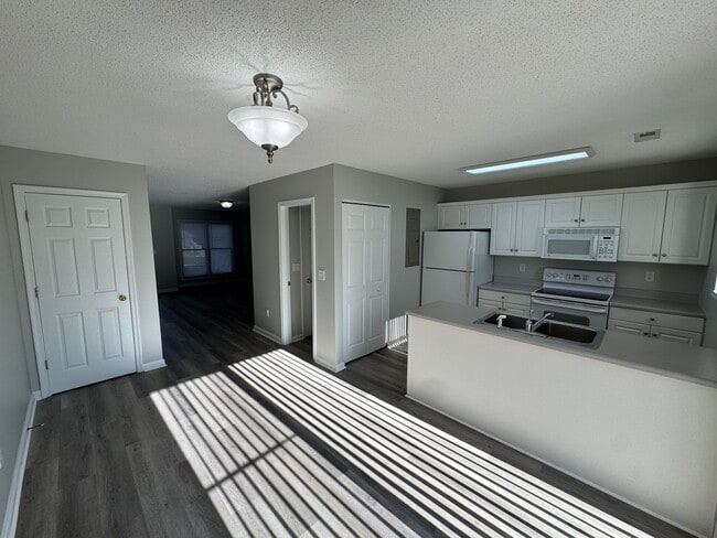 Building Photo - 2-Bedroom Townhouse in Harrisonburg