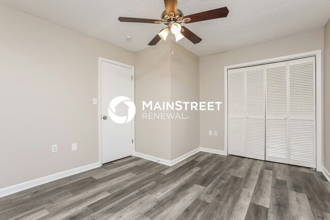 Building Photo - 3 Bedroom Pet-Friendly Home in EUSTIS, FL with Main Street Renewal