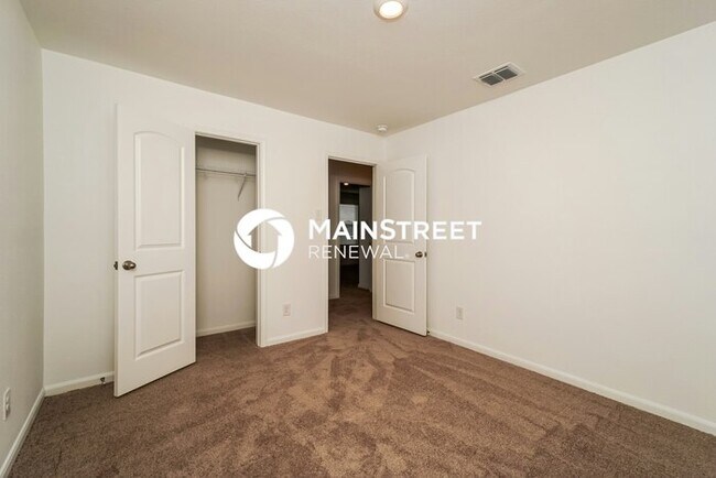Building Photo - 5 Bedroom Pet-Friendly Home in New Braunfe...