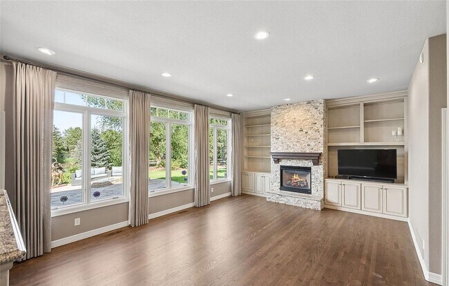 Building Photo - 4443L W Cottonwood Pl