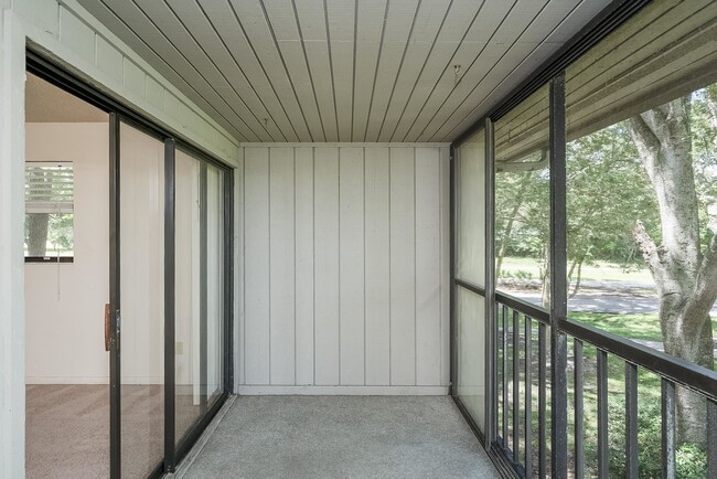 Building Photo - 10 Cristina Ct