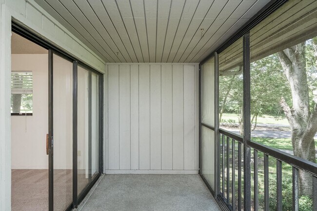 Building Photo - 10 Cristina Ct