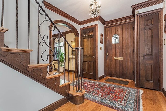 Building Photo - 244 Clifton St