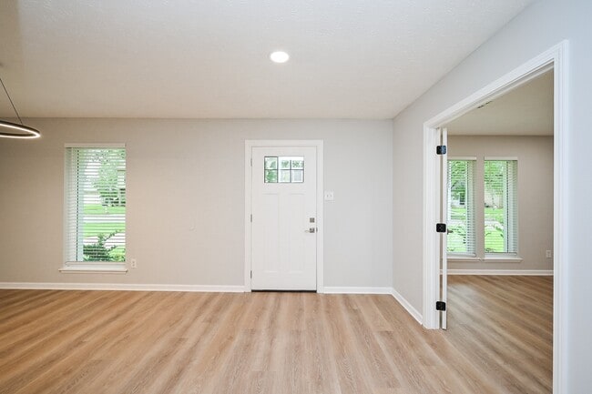 Building Photo - 2818 Green Fields Dr