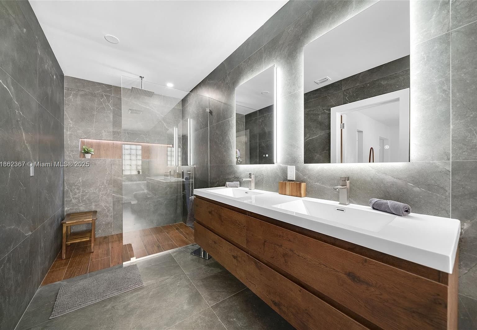 Building Photo - 620 SW 22nd Rd