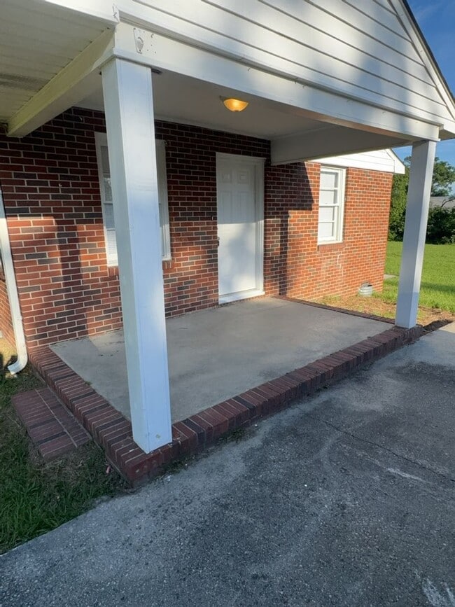 Building Photo - Cute 3 bedroom in a great location!