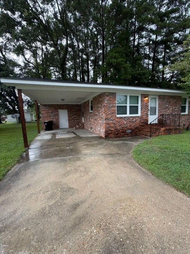 Building Photo - 205 Chavis St