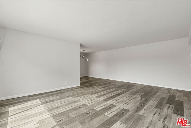 Building Photo - 645 Westmount Dr