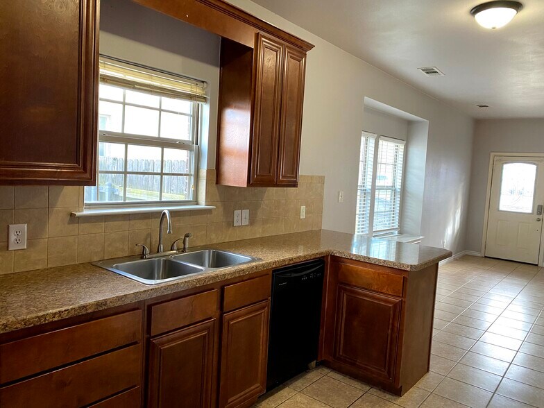 Building Photo - 906 Parkplace Ridge