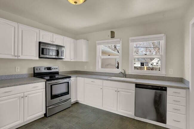 Building Photo - 2318 Templeton Gap Rd