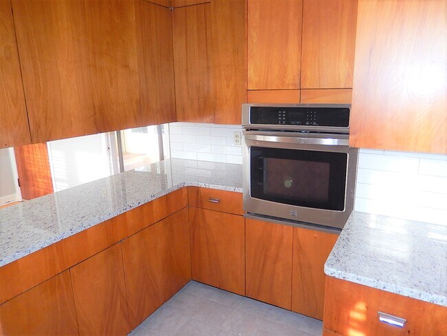 Building Photo - 106 Byron Pl