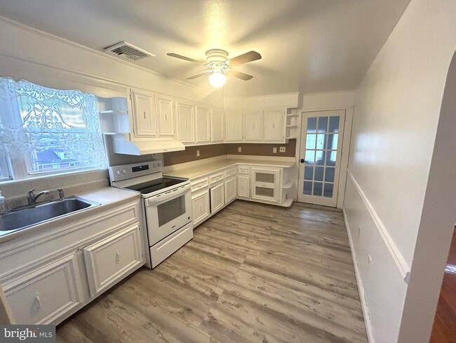 Building Photo - 625 Grove St