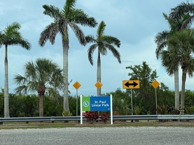 Building Photo - 7773 Lakes Edge Ln