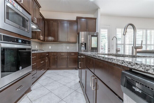 Building Photo - 2913 Zelma Dr